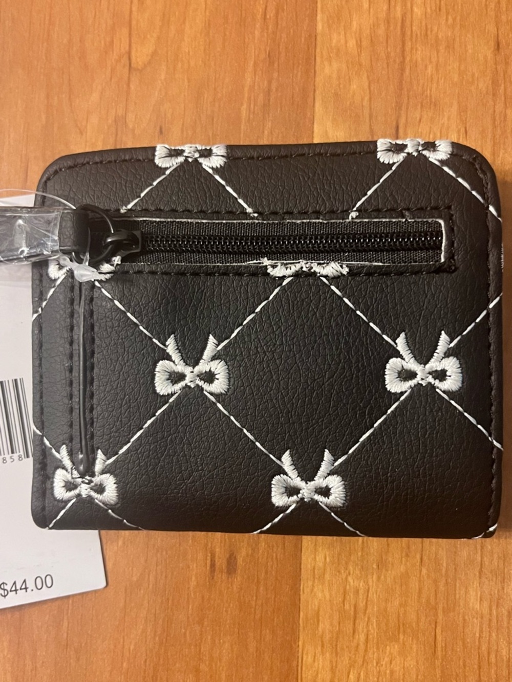 Betsey Johnson Black Quilted Bow & Heart Wallet - Picture 4 of 7